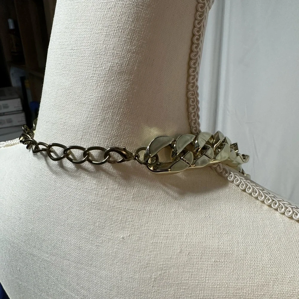 Cache Size M backless top with adjustable chain neckline. - Picture 7 of 8